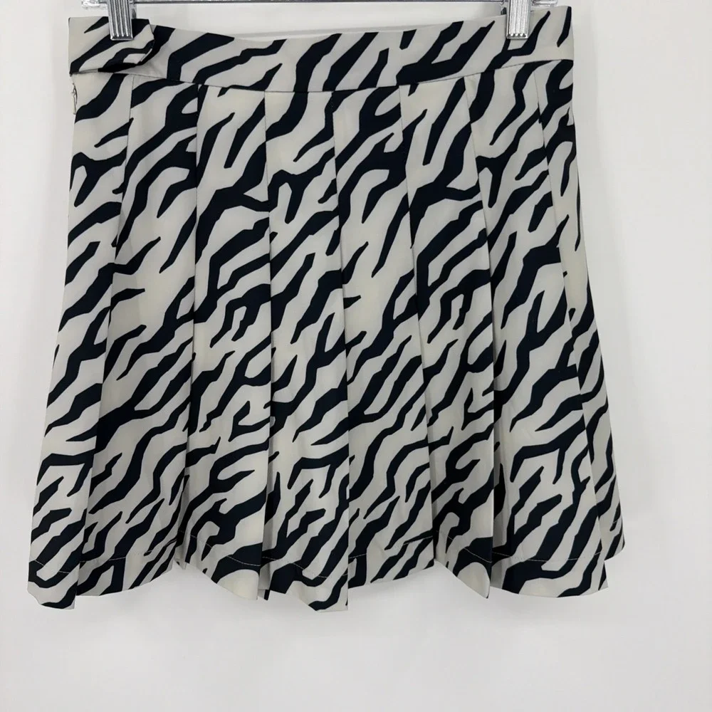 J.Lindeberg Adina Sz M Tour Tiger Pleated Print Golf Skort Skirt Animal Athletic